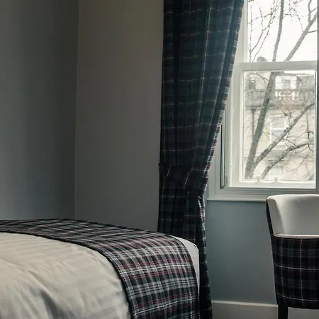 Отель Royal West End 3*