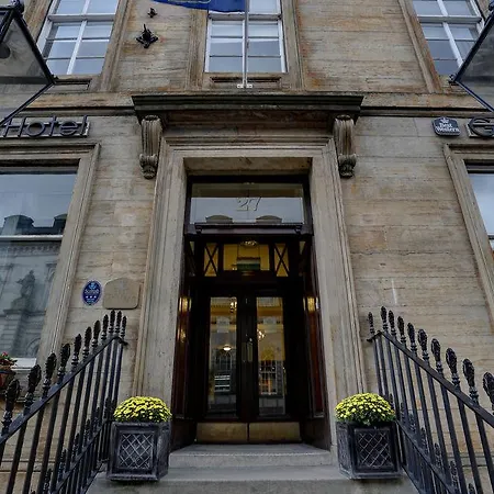 Roam Glasgow Hotel 3*