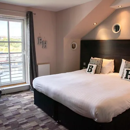 The Boat House Hotel 3*