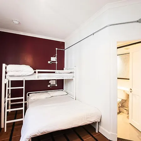 Safestay Charing Cross 3*