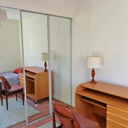 Private Near Westend And Centre Shared Bathroom בית הארחה