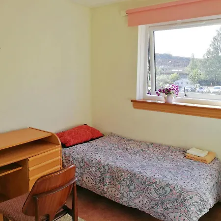 בית הארחה Private Near Westend And Centre Shared Bathroom גלאזגו