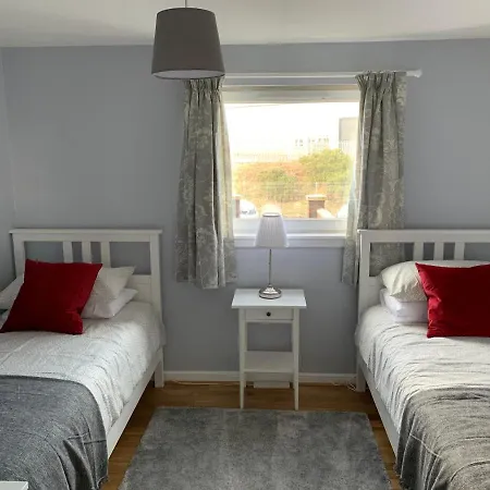 דירה Flat One, 212 Eaglesham Road, East Kilbride, גלאזגו