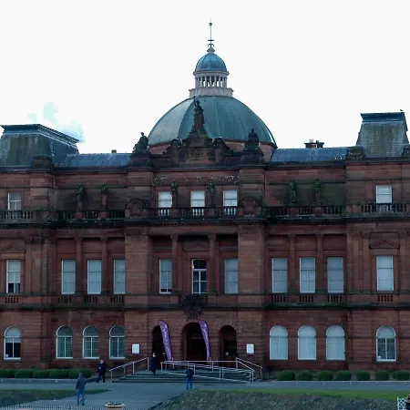 Bright Contemporary Merchant Flat In Location * Glasgow