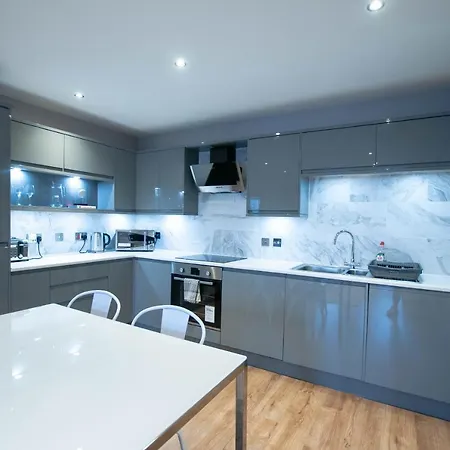 Stunning 2 Bed Merchant With Residents Parking *