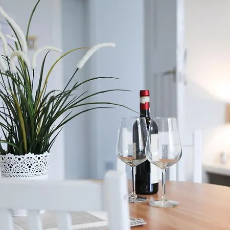 Glasgow, 3 Bed Flat With Free Street Parking Glasgow