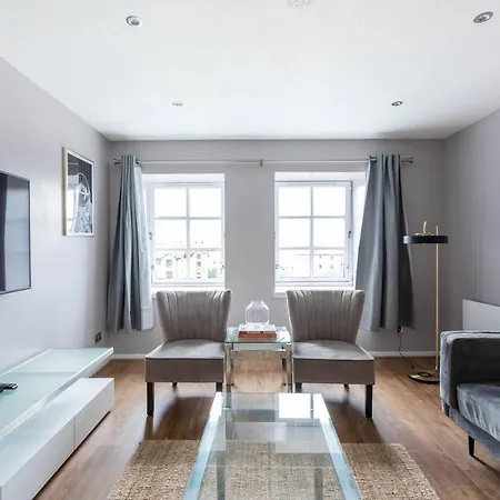 Apartment Stunning 2 Bed Merchant With Residents Parking *