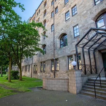 Stunning 2 Bed Merchant With Residents Parking Apartment