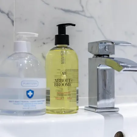 Stunning 2 Bed Merchant With Residents Parking 公寓