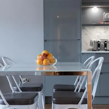 Stunning 2 Bed Merchant With Residents Parking Glasgow
