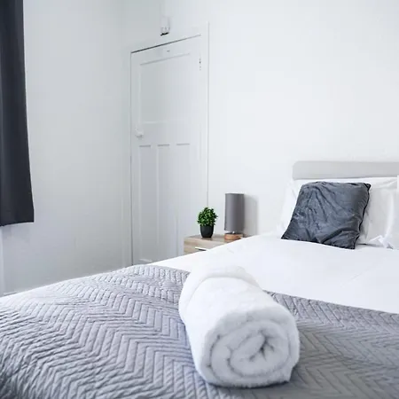 Appartamento Glasgow, 3 Bed Flat With Free Street Parking *