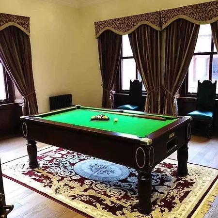 Beautiful 4-bed In * Glasgow