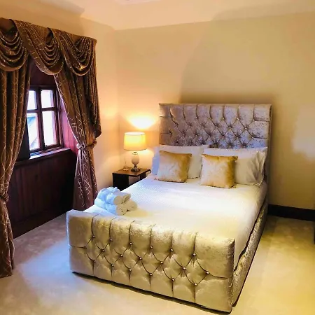 Beautiful 4-bed In Glasgow
