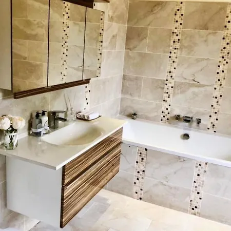 Beautiful 4-bed In Σπίτι διακοπών Γλασκώβη