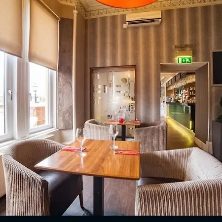 The Redstones & Restaurant 酒店 东基尔布赖德