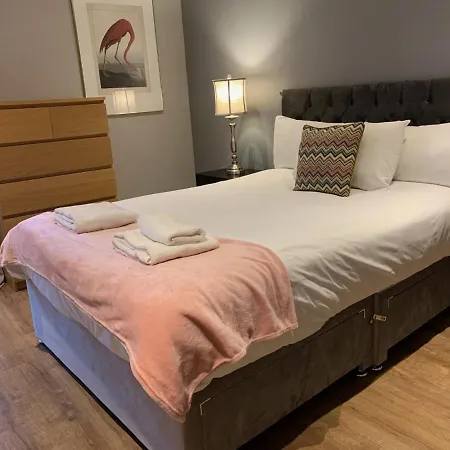 Apartment Stunning 2 Bed Merchant With Residents Parking