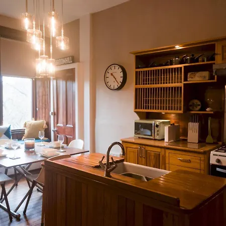 아파트 Beautiful, Traditional 2 Bed Flat W Free Parking - Pass The Keys