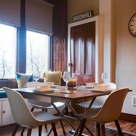 Pass The Keys Beautiful, Traditional 2 Bed Flat W Free Parking *
