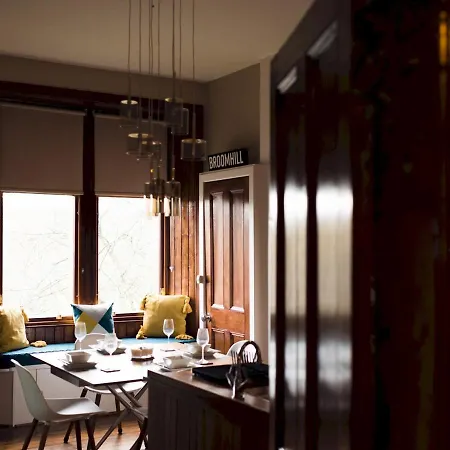 Beautiful, Traditional 2 Bed Flat W Free Parking - Pass The Keys 글라스고