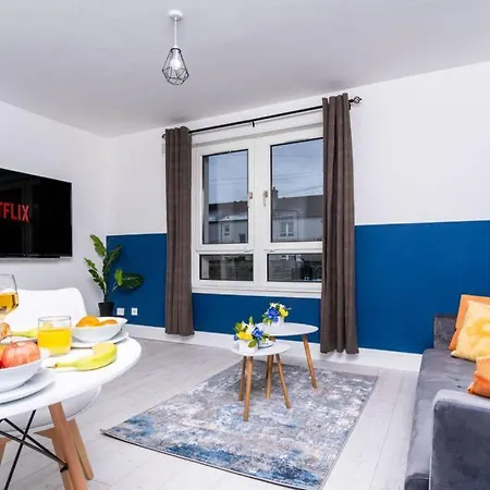 Apartament Cheerful 2 Bedroom Homely Apartment, Sleeps 4 Guest Comfy, 1x Double Bed, 2x Single Beds, Free Parking, Free Wifi, Suitable For Business, Leisure Guest, Contractors, Qe Hospital, Glasgow, Near Airport & Centre, Perfect For Common Wealth Games 20 *
