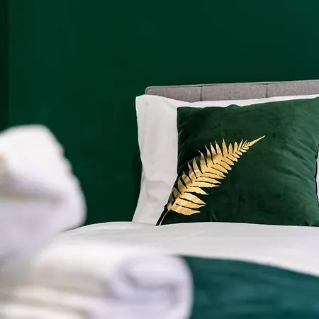 Apartment Cheerful Homely Apartment: Cozy Near Airport Glasgow