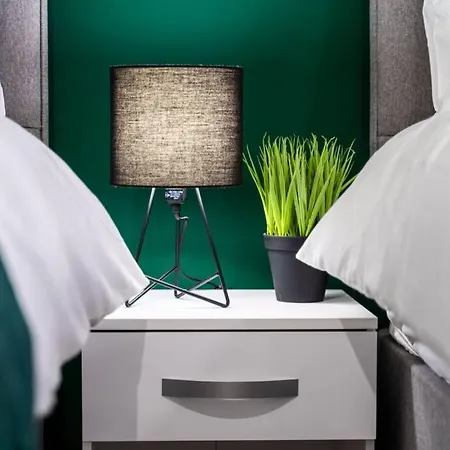 Cheerful Homely Apartment: Cozy Near Airport Glasgow