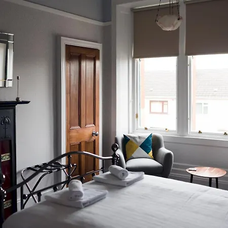 Beautiful, Traditional 2 Bed Flat W Free Parking - Pass The Keys Γλασκώβη