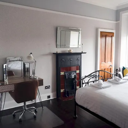 Pass The Keys Beautiful, Traditional 2 Bed Flat W Free Parking