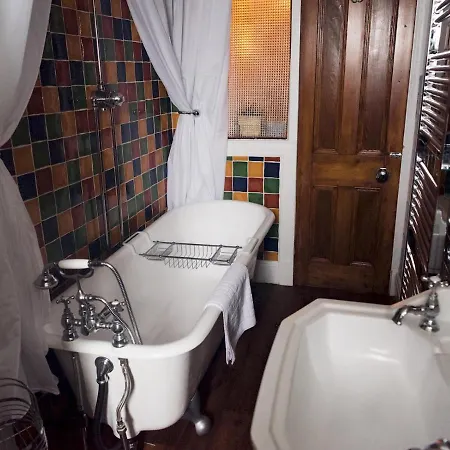 Pass The Keys Beautiful, Traditional 2 Bed Flat W Free Parking Appartamento Glasgow