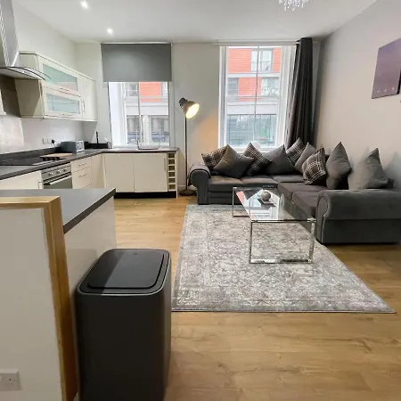 Exquisite 2br Flat Near Train Station Apartmán