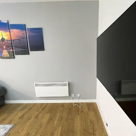 Exquisite 2br Flat Near Train Station Apartmán *