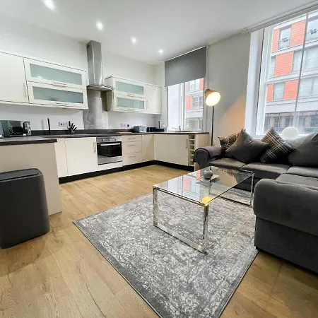 Exquisite 2br Flat Near Train Station