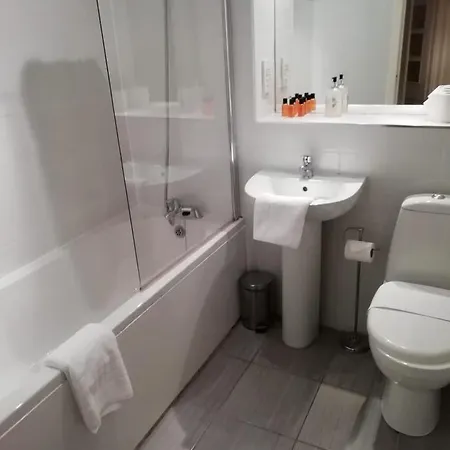 Wallace Hide Out 3* Glasgow