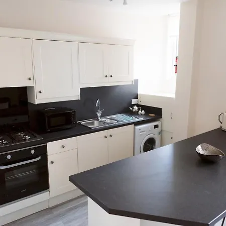 Bright 2 Bed Ground Floor Flat Next To Byres Road Apartment
