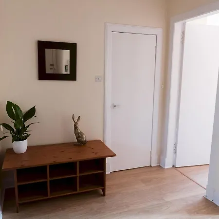 Bright 2 Bed Ground Floor Flat Next To Byres Road Apartment