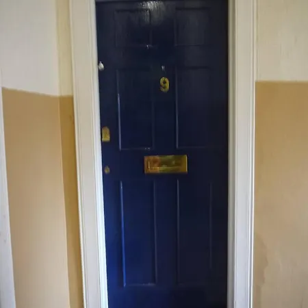 Fabulous Location, One Bedroom West End Flat, Just Off Byres Rd, Close To Sec & Hydro *