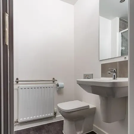 Hébergement de vacances Spacious 3 Bedroom House In With Private Parking & Garden