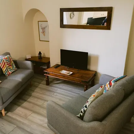 Bright 2 Bed Ground Floor Flat Next To Byres Road * Glasgow