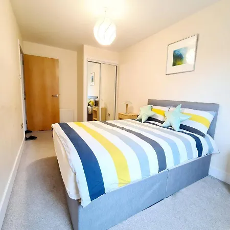 Apartment Bright, Spacious 2 Bedroom In The Heart Of City *