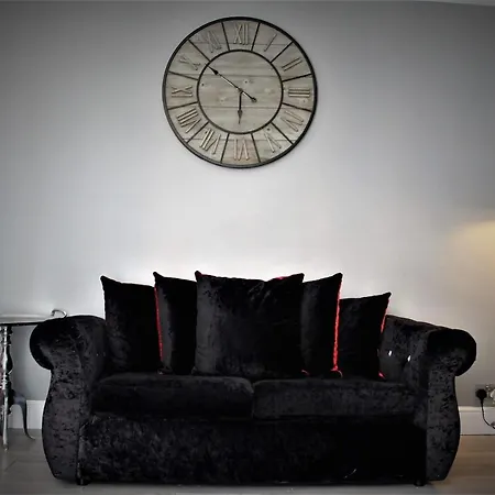 2 Bedroom At Secc Hydro Free Parking *