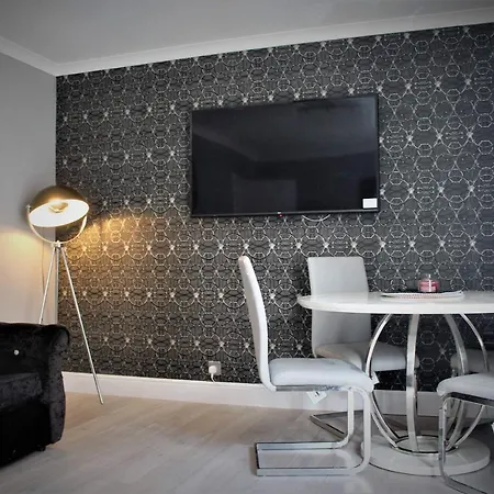 2 Bedroom At Secc Hydro Free Parking Apartment *