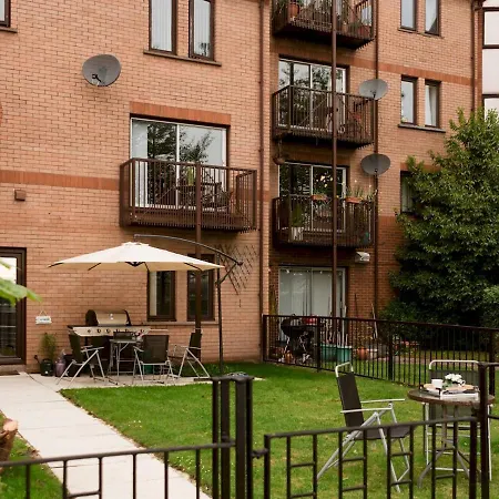 Pass The Keys Townhouse Overlooking The River Clyde, Sleeps 10 Hébergement de vacances Glasgow