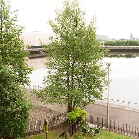 Hébergement de vacances Pass The Keys Townhouse Overlooking The River Clyde, Sleeps 10 Glasgow