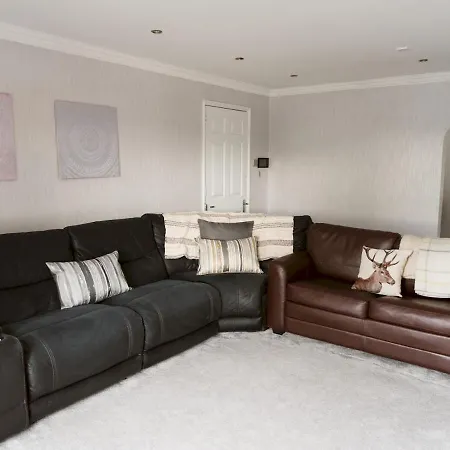Pass The Keys Townhouse Overlooking The River Clyde, Sleeps 10 *