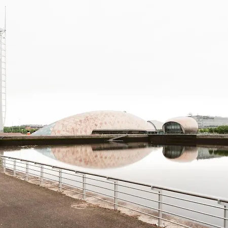 Pass The Keys Townhouse Overlooking The River Clyde, Sleeps 10