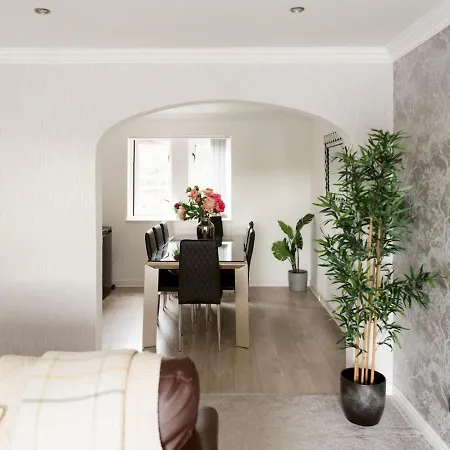 Hébergement de vacances Pass The Keys Townhouse Overlooking The River Clyde, Sleeps 10