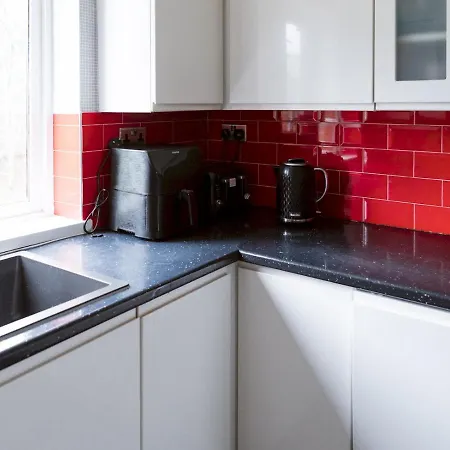 Hébergement de vacances Pass The Keys Townhouse Overlooking The River Clyde, Sleeps 10
