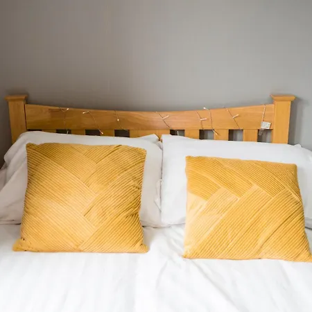 Hébergement de vacances Pass The Keys Townhouse Overlooking The River Clyde, Sleeps 10