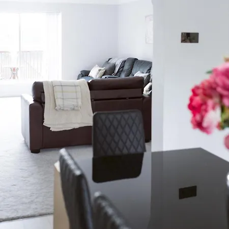 Pass The Keys Townhouse Overlooking The River Clyde, Sleeps 10 Hébergement de vacances *