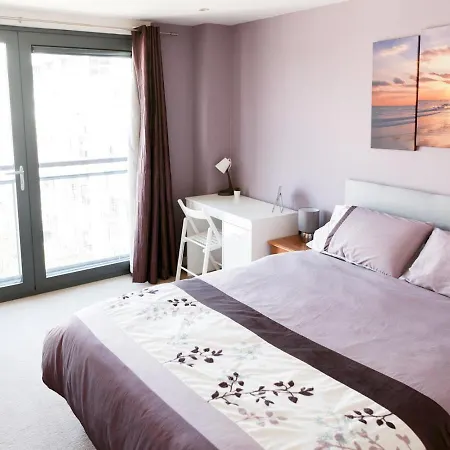 Pass The Keys Lovely 2 Bed Flat In Harbour, West End Appartamento